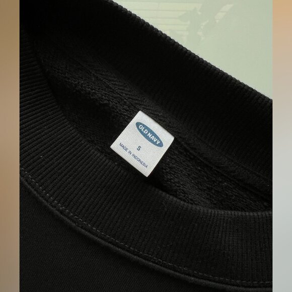 OLD NAVY Glitter Graphic Crew-Neck Sweatshirt - Picture 11 of 11